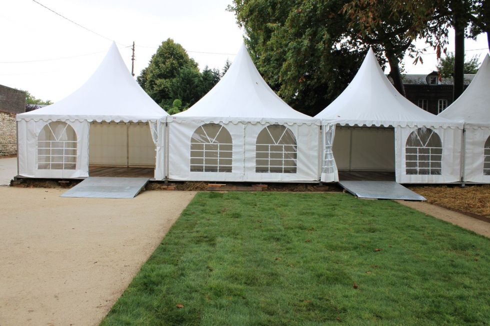 Tente avec rampe d'accès PMR